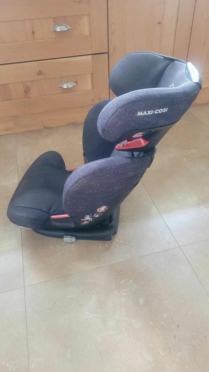 Maxi Cosi Car Seat - Image 3