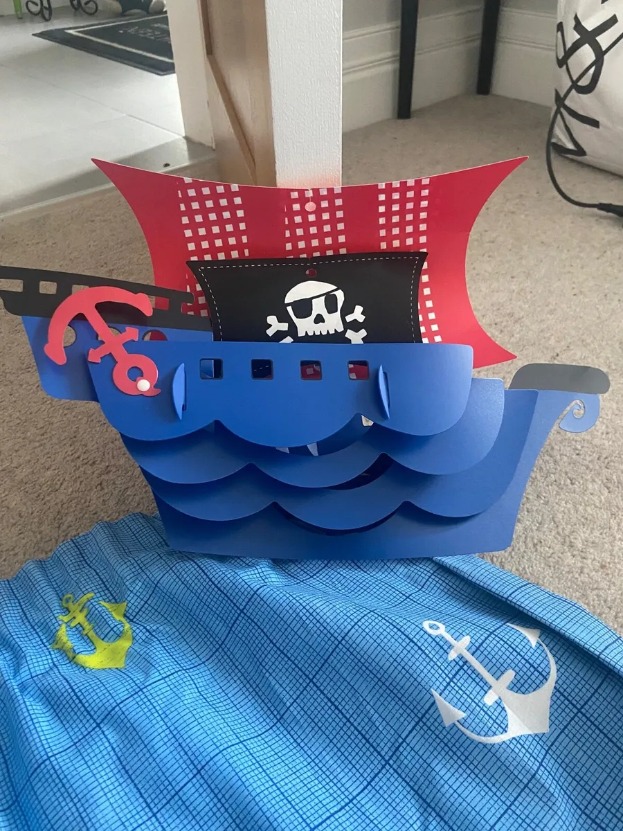 Pirate curtains and lampshade - Image 1