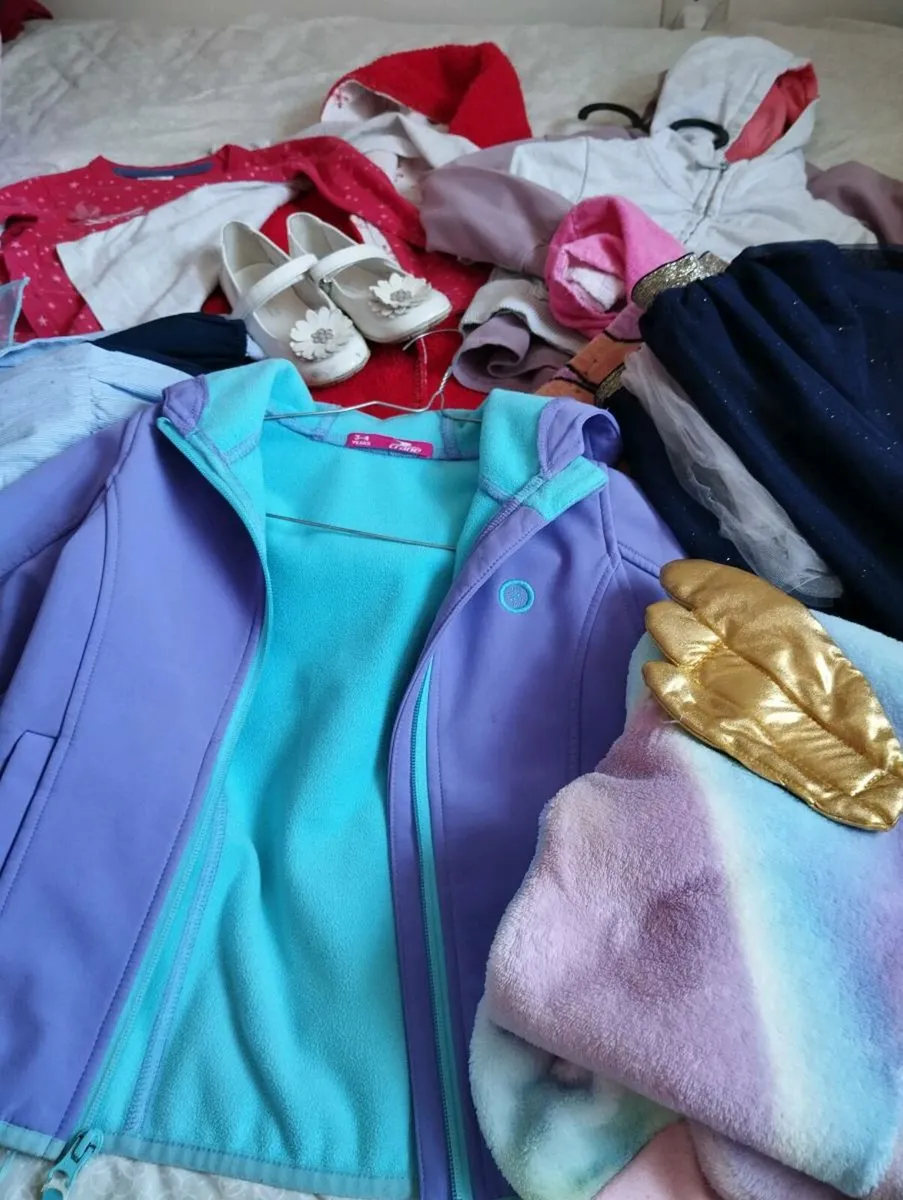 Girls clothes age 3-4 years - Image 1