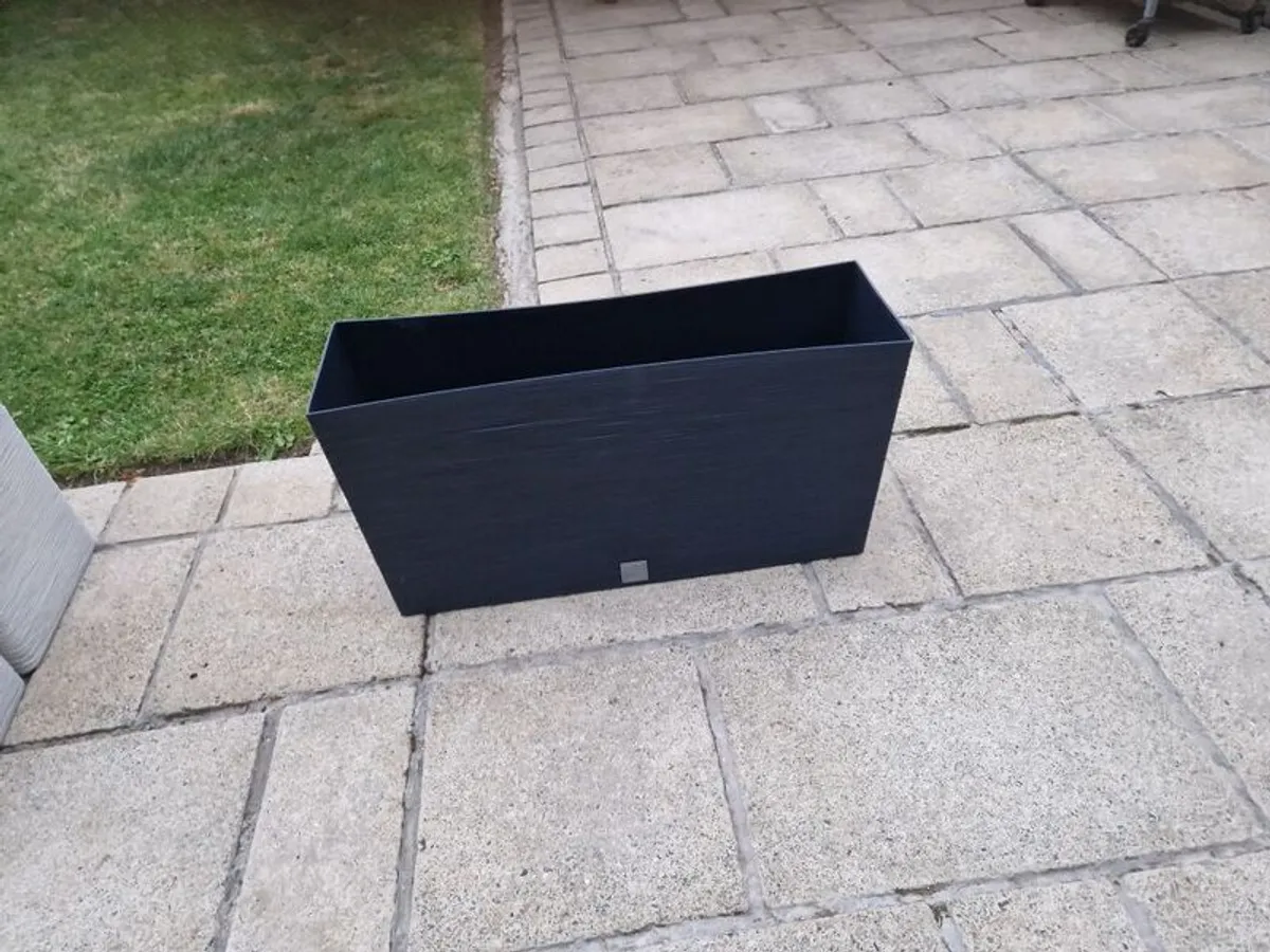 Large planter boxs - Image 1