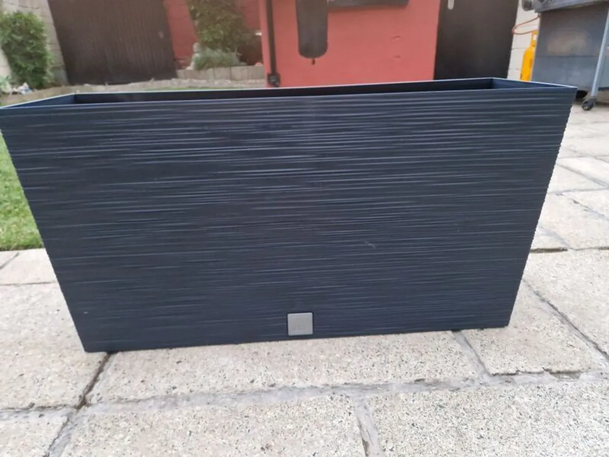 Large planter boxs - Image 2