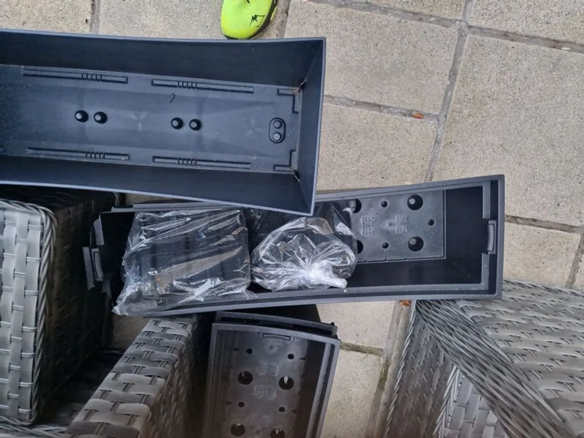 Large planter boxs - Image 3