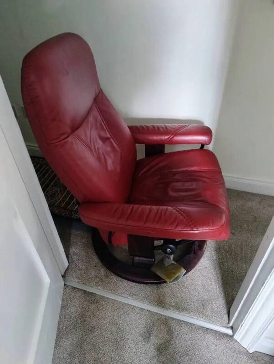Matching leather chair and footstool - Image 2