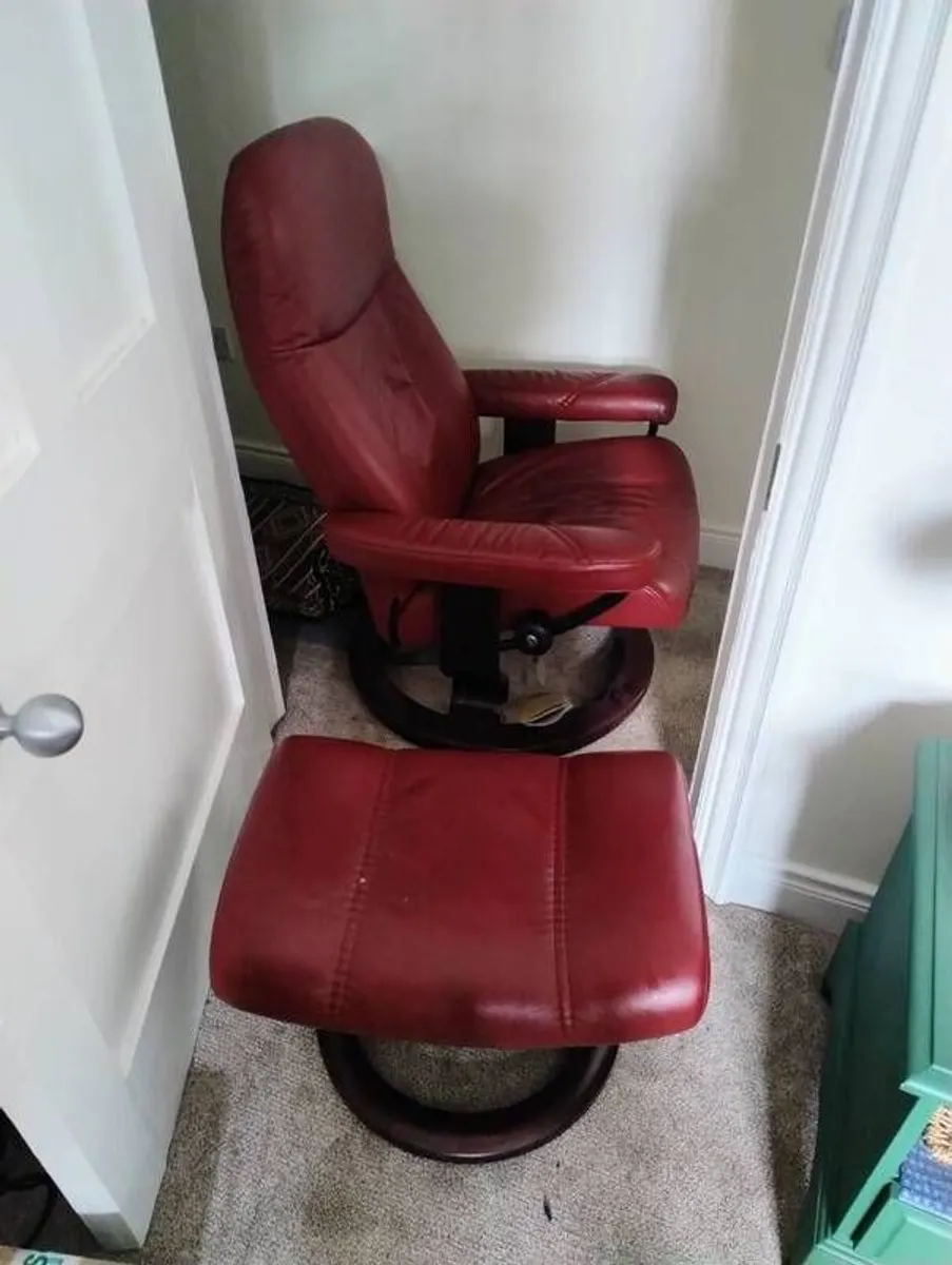 Matching leather chair and footstool - Image 3