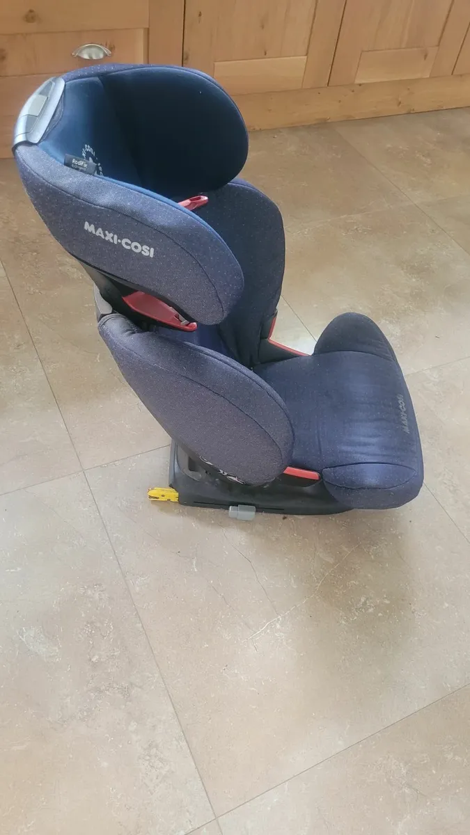 Maxi Cosi Car Seat - Image 2