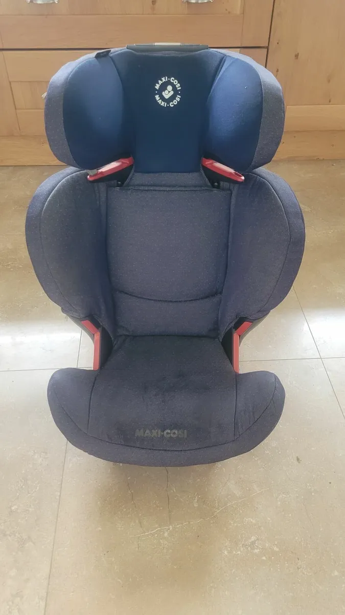 Maxi Cosi Car Seat - Image 1