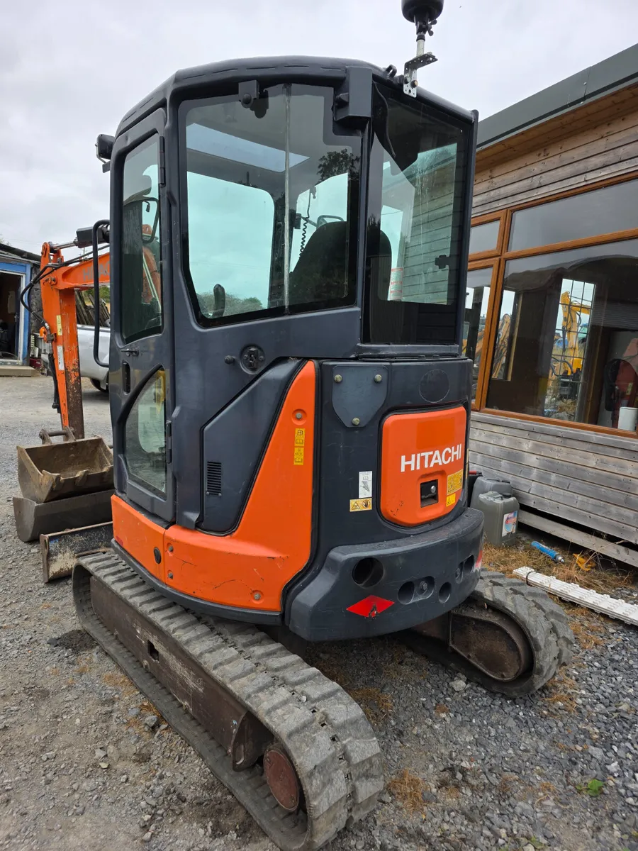 Hitachi  33 - Image 1
