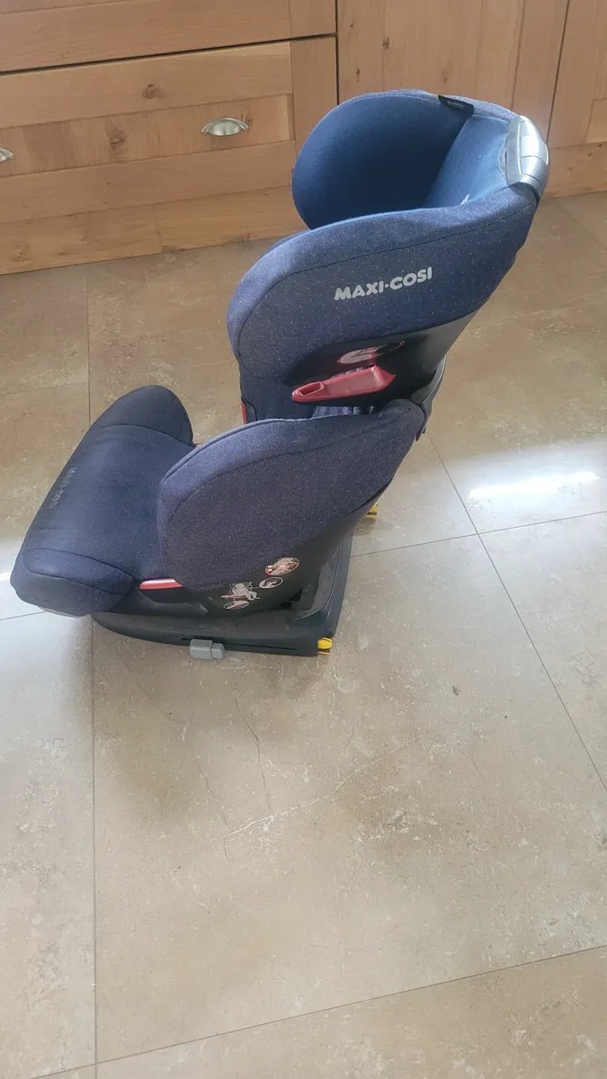 Maxi Cosi Car Seat - Image 3