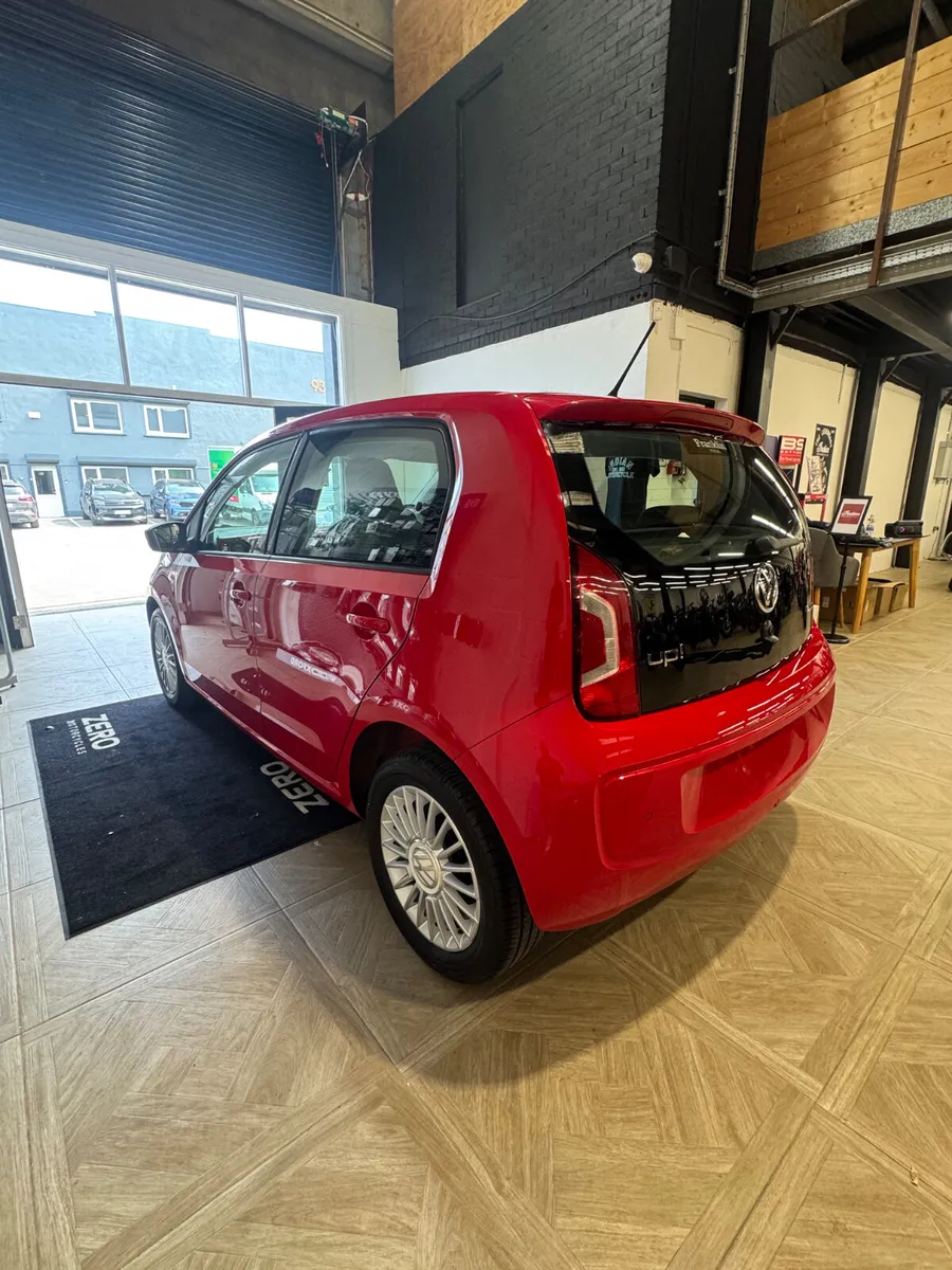 Volkswagen up! 2015 Red Edition - Image 4