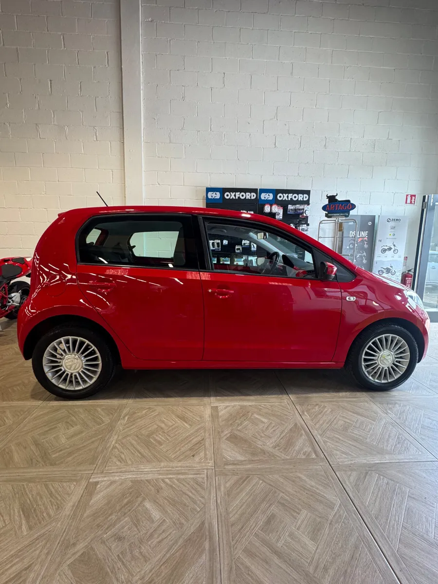 Volkswagen up! 2015 Red Edition - Image 2