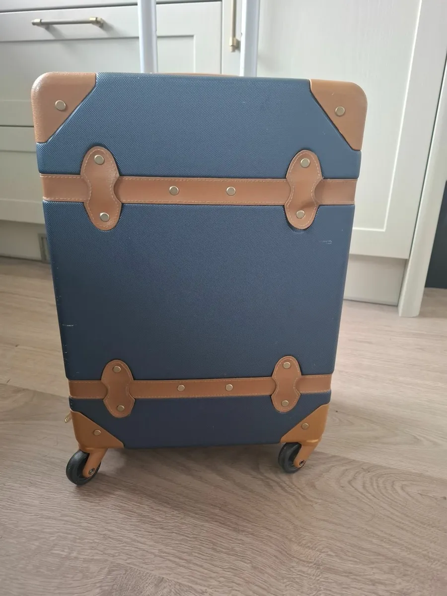 2 x Suitcases (Delsey & Vintage) - Image 3