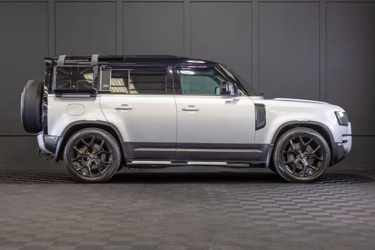 212 Land Rover Defender 110 S P400e - Image 2