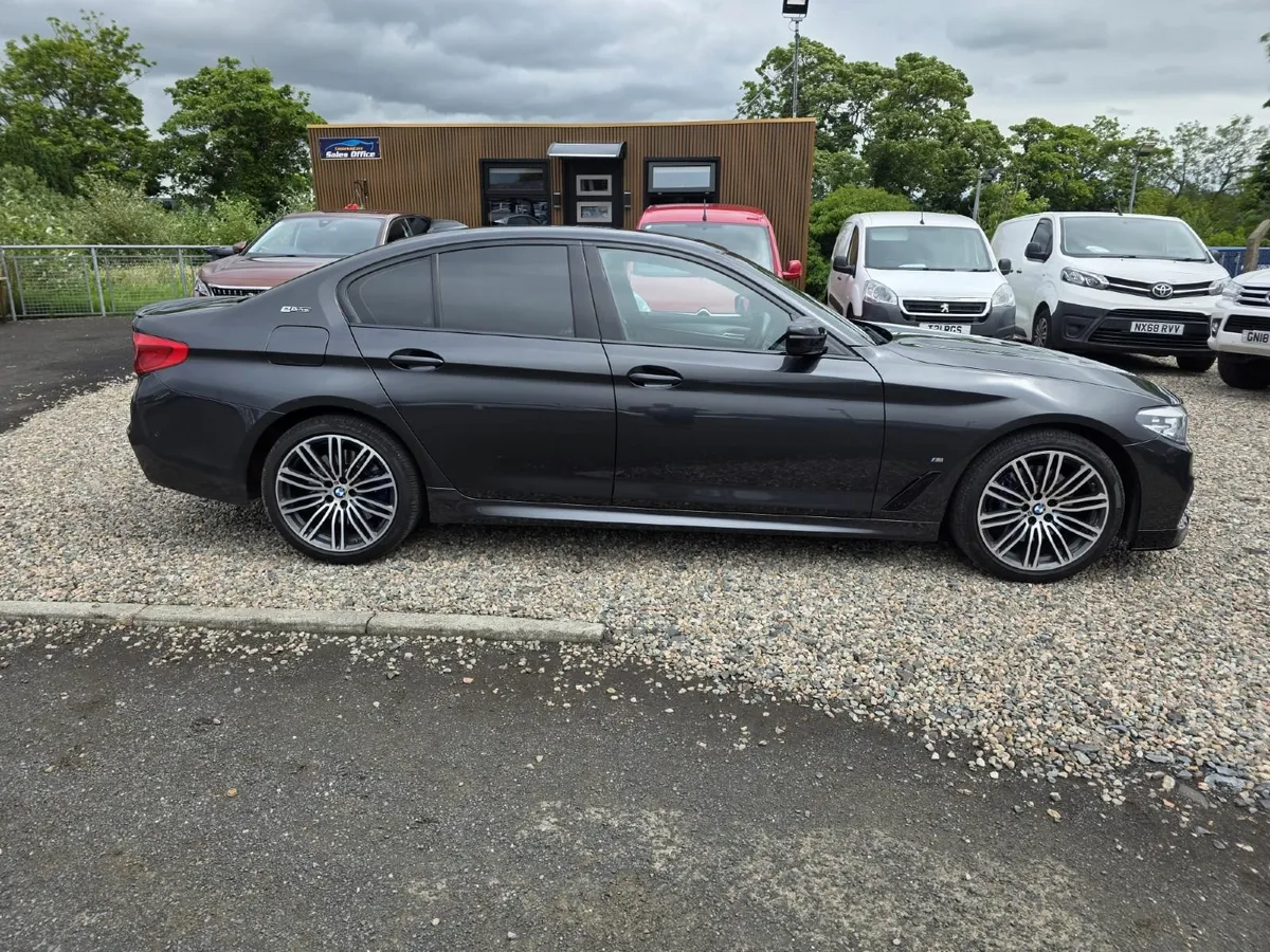BMW 5-Series 2019 - Image 2