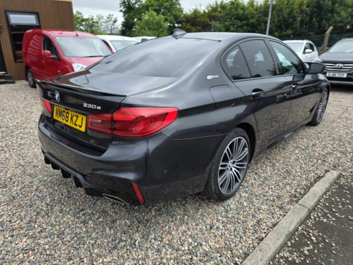 BMW 5-Series 2019 - Image 3