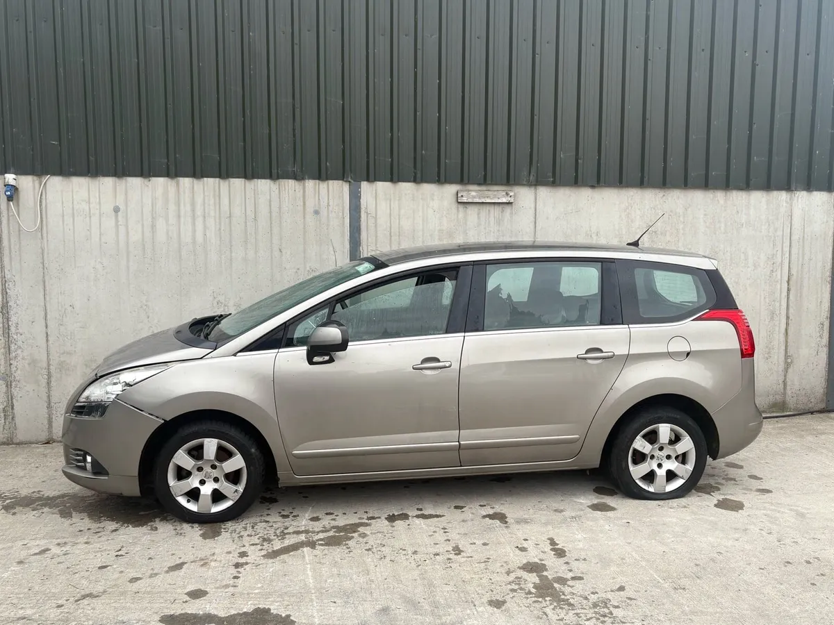 2010 Peugeot 5008 for parts - Image 3