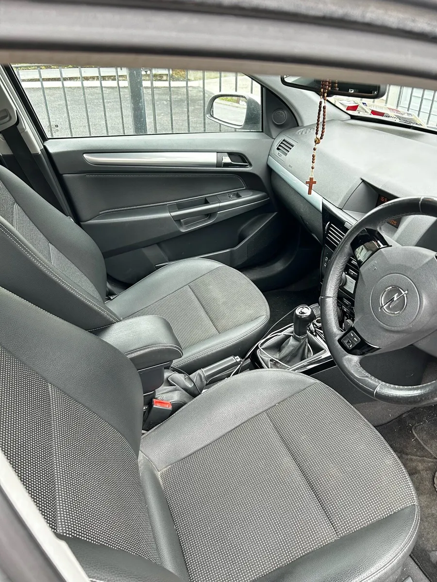 Car - Image 3