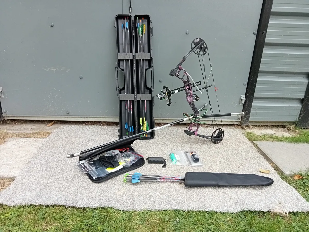 Compound Archery Bow - Image 1