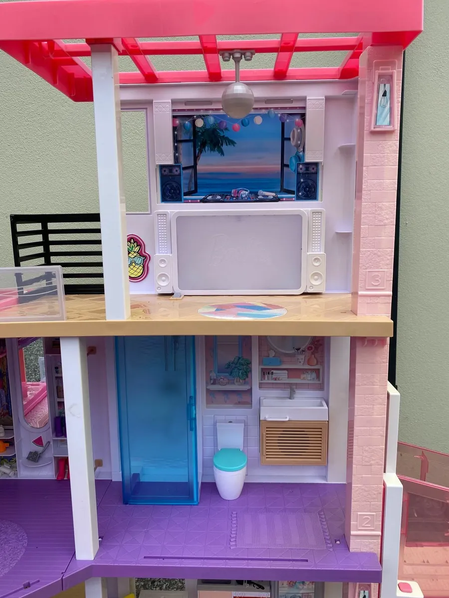 Barbie House & Generation Dolls - Image 2