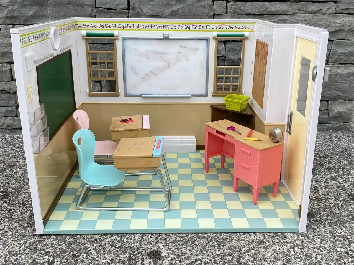 Barbie House & Generation Dolls - Image 4