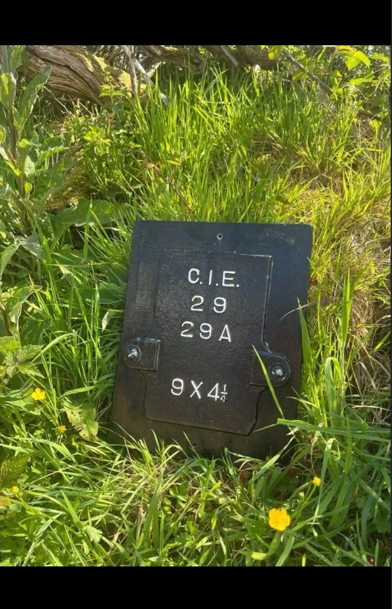 Vintage C.I.E Cast Iron Axle Plate - Image 2