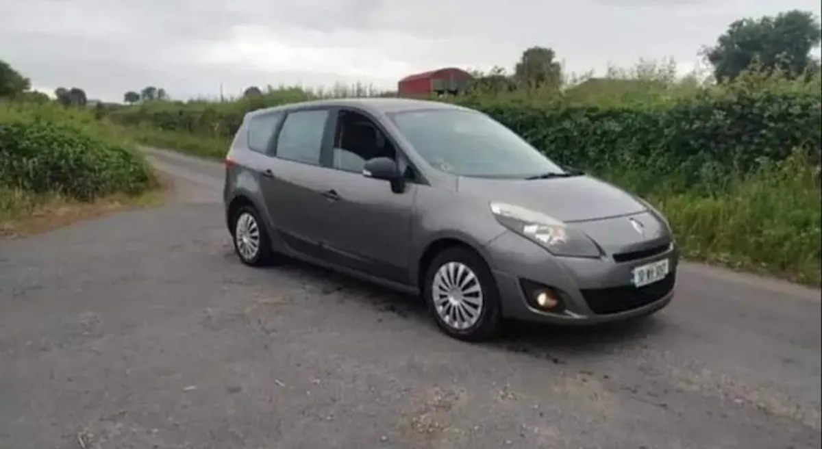 2010 Renault Grand Scenic - Image 3