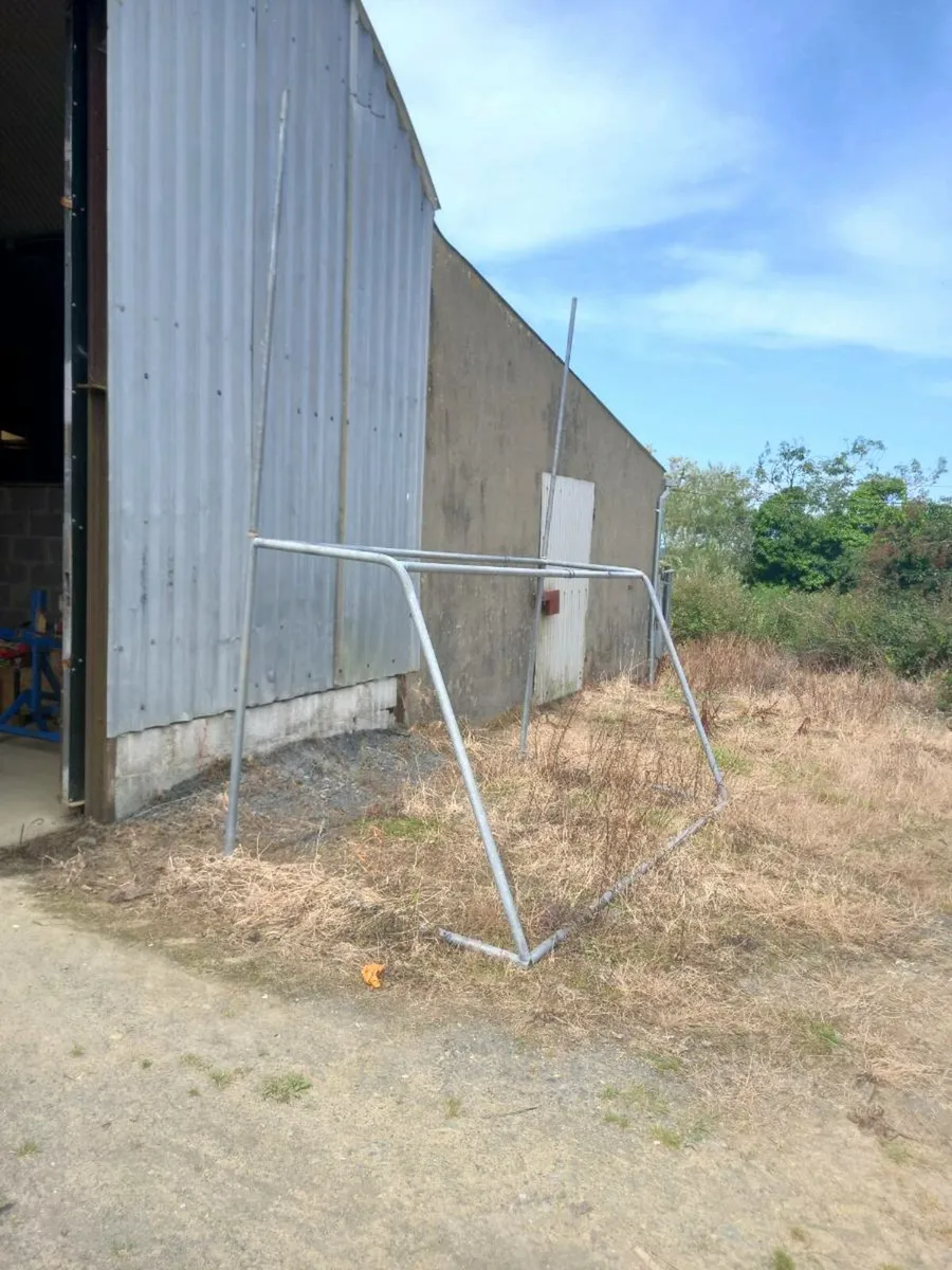 goal posts - Image 1