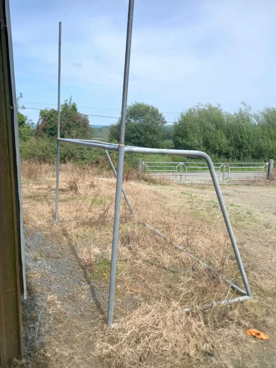 goal posts - Image 4