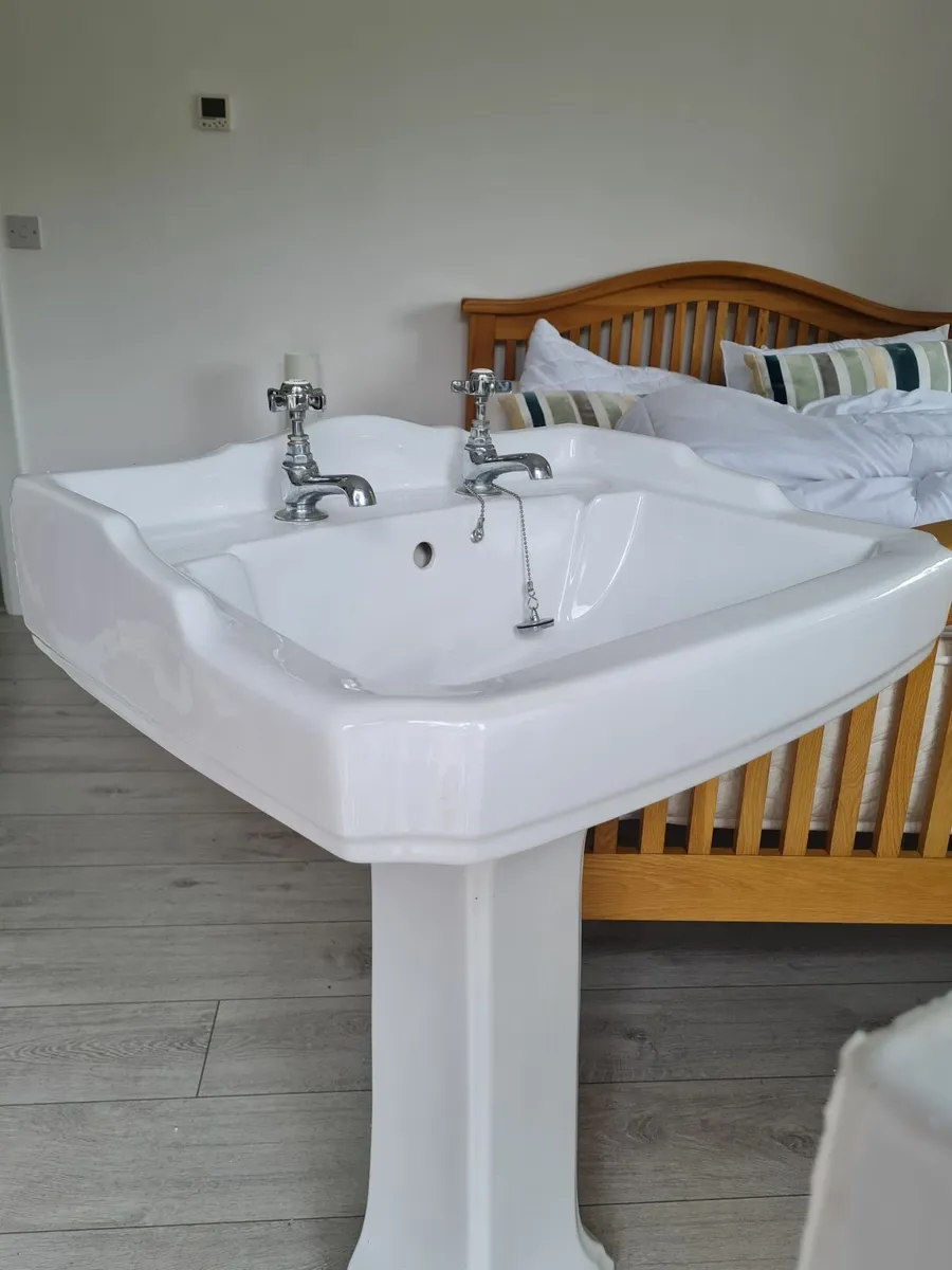 Bathroom fittings - Image 1