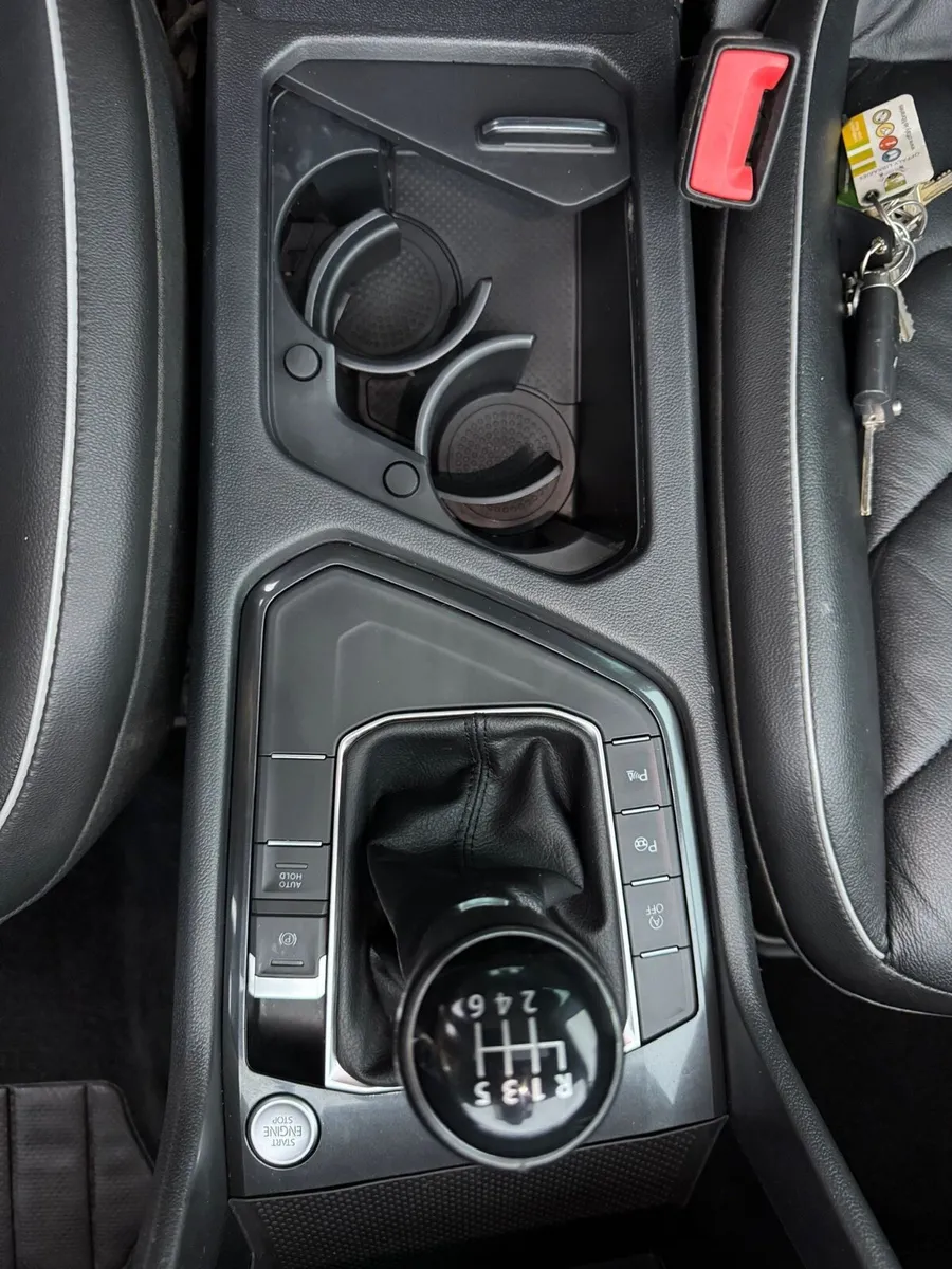 2020 VW Tiguan Highline full Leather - Image 4