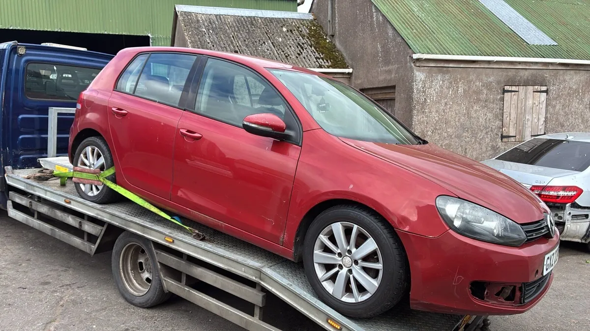 2012 golf 1.6 tdi breaking /parts - Image 2