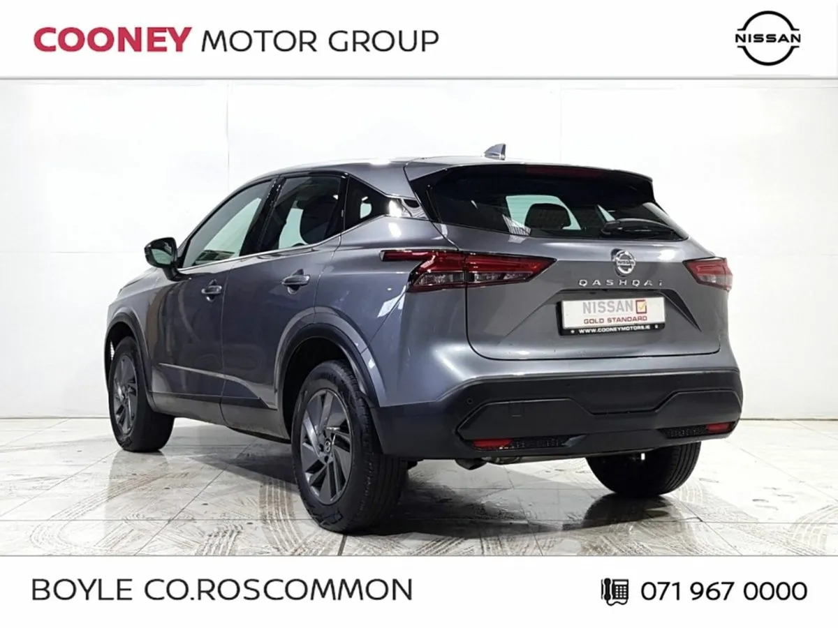 Nissan Qashqai 1.3 PET SV GLASS ROOF & RAILS - Image 3