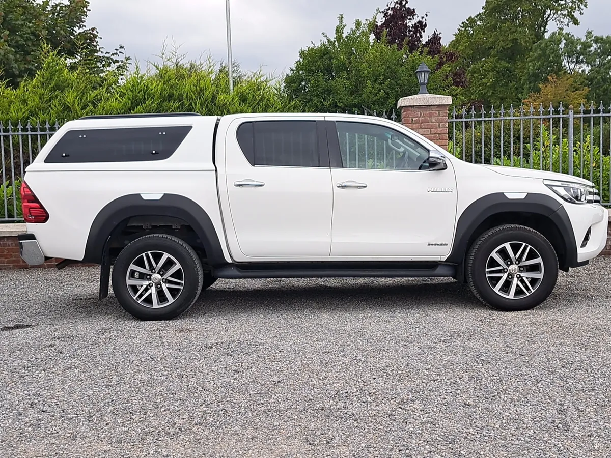 Toyota Hilux Invincible Crewcab 2.4 Diesel Manual - Image 3
