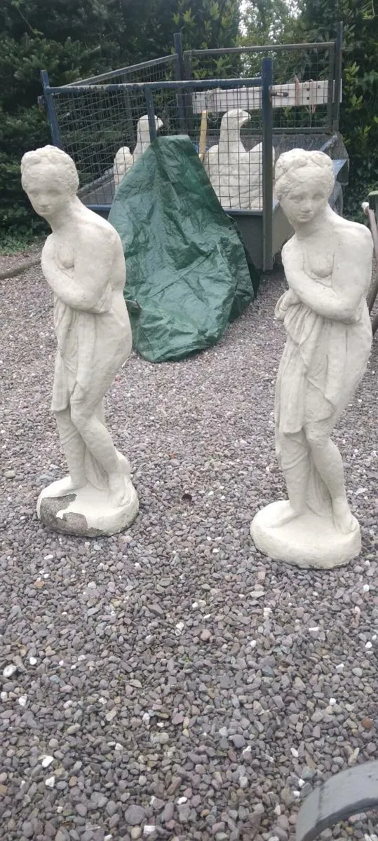 Garden figures - Image 1