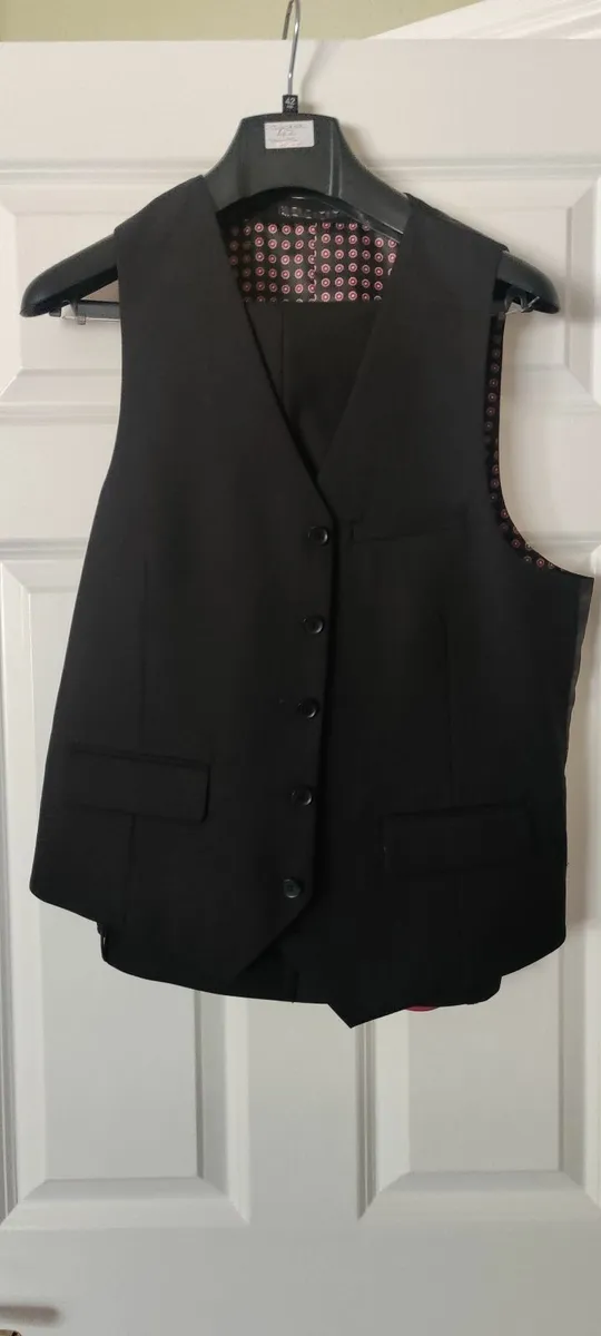 Mens 3 piece suit and shoes - Image 3
