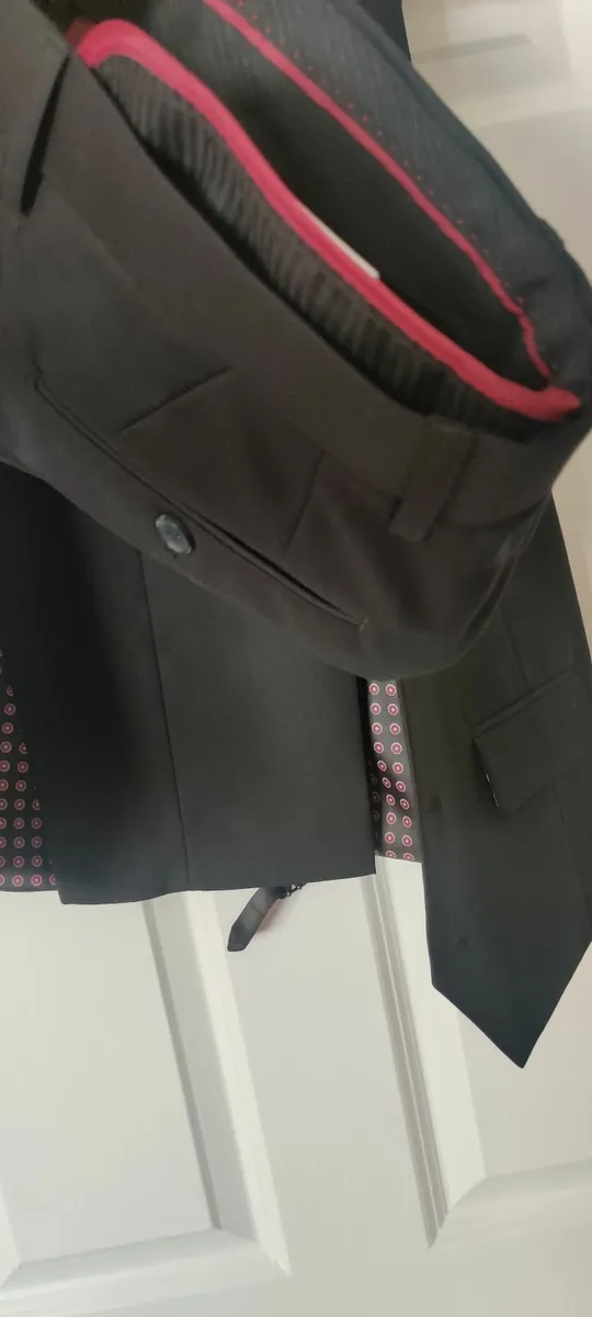 Mens 3 piece suit and shoes - Image 4