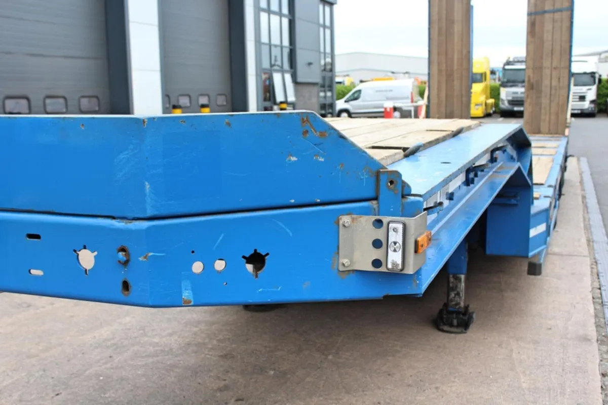 2015 FAYMONVILLE 4 AXLE EXTENDABLE 9FT WIDE LOADER - Image 4