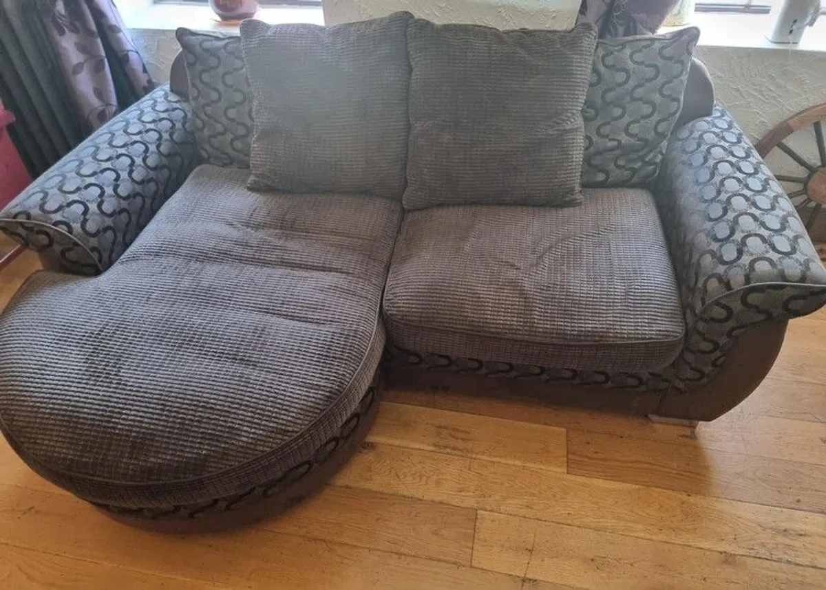 2 Seater Sofa - Image 4