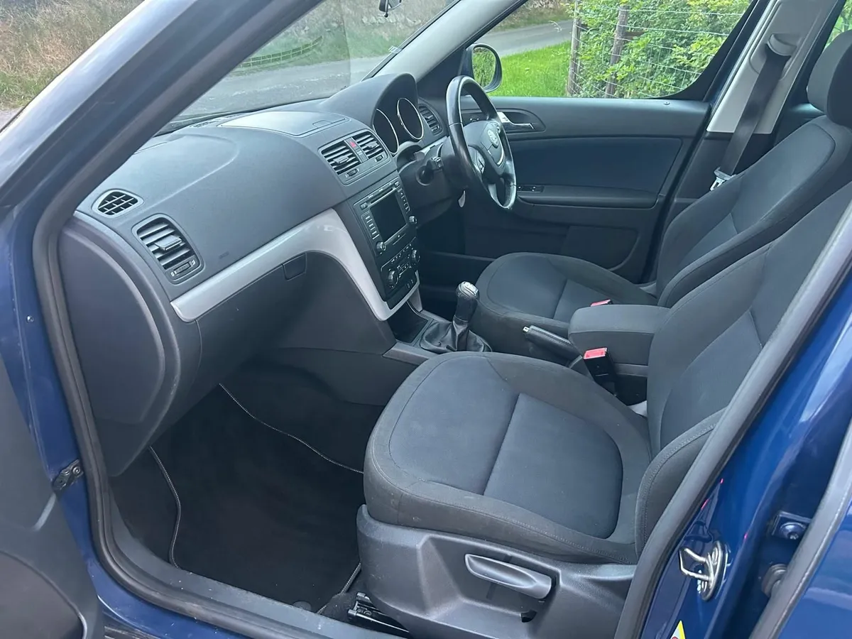 Skoda Yeti 2010 - Image 2