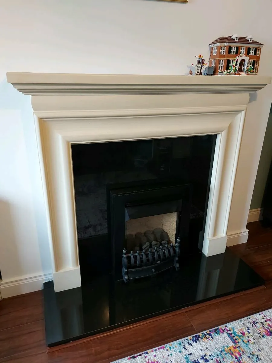 Gas fire & fireplace - Image 1