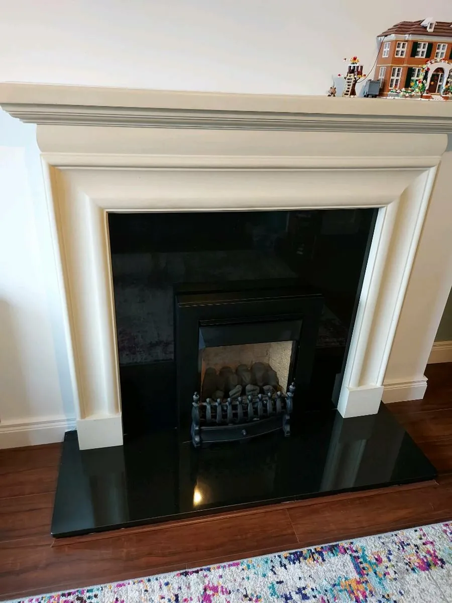 Gas fire & fireplace - Image 3