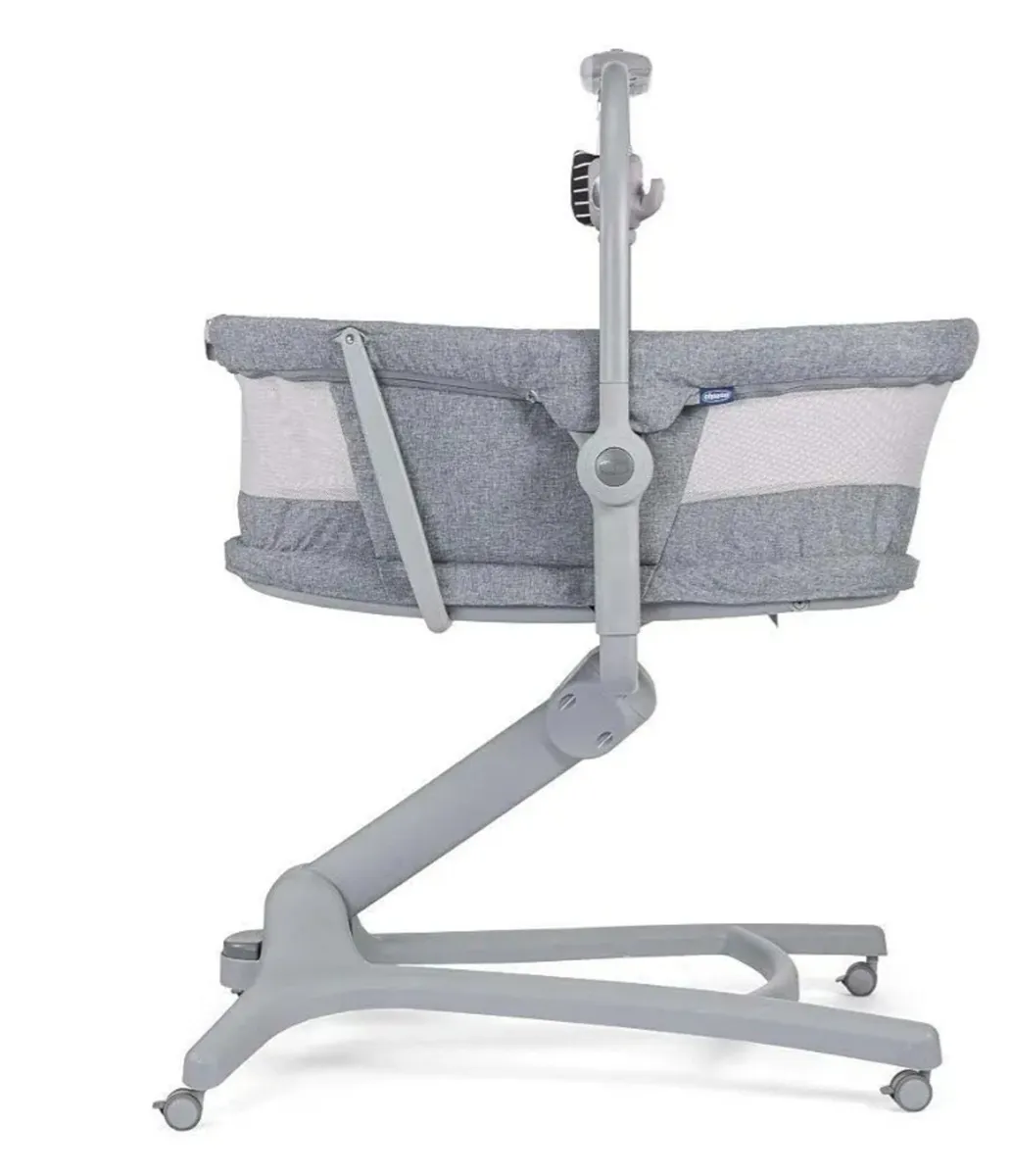 Chicco hug next to me crib and meal set - Image 3