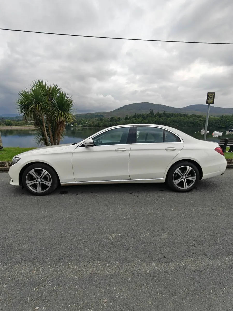 Mercedes-Benz  E220 Premium +  Pan Roof - Image 4
