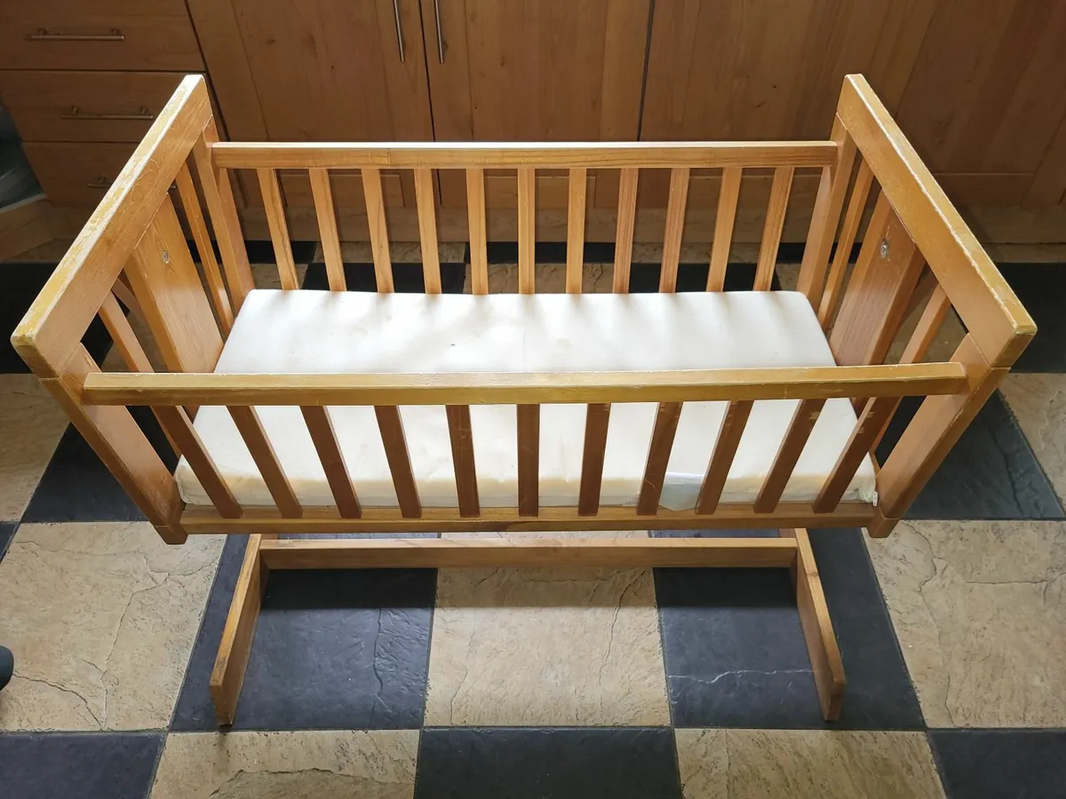 Baby cradle - Image 1