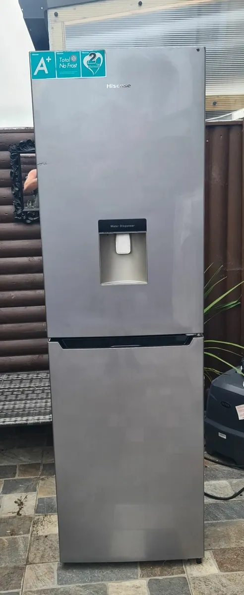 Hisense RB335N4WG1 Fridge Freezer - Image 2