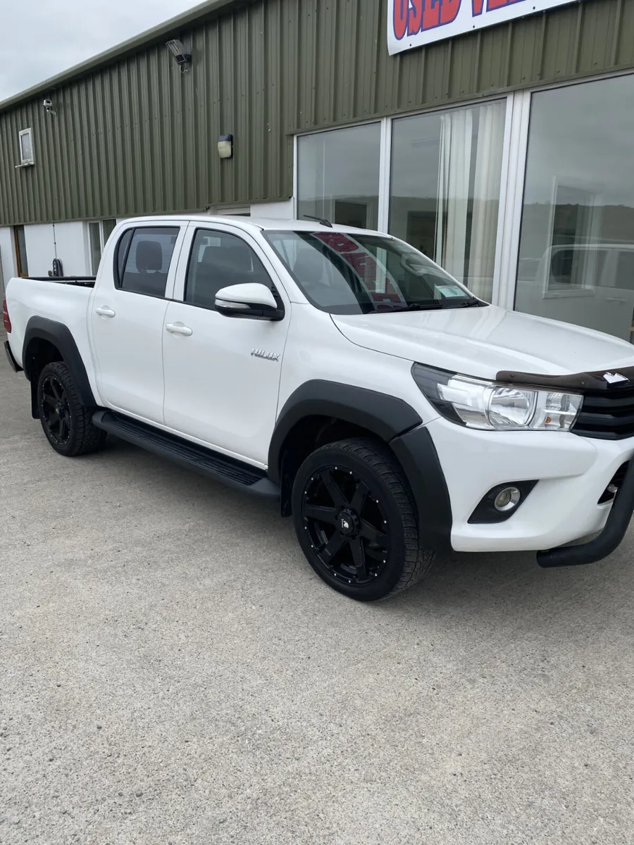 Toyota Hilux 2017 - Image 1