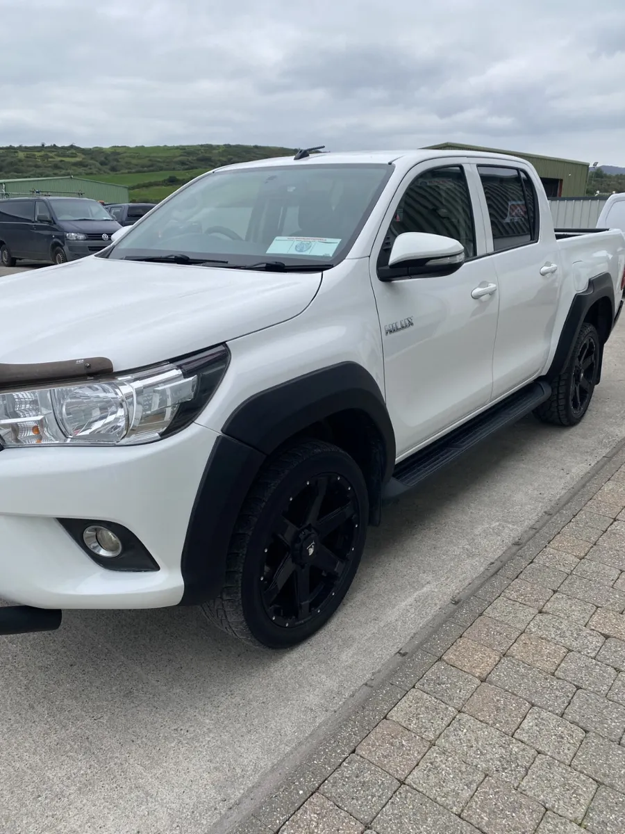 Toyota Hilux 2017 - Image 3
