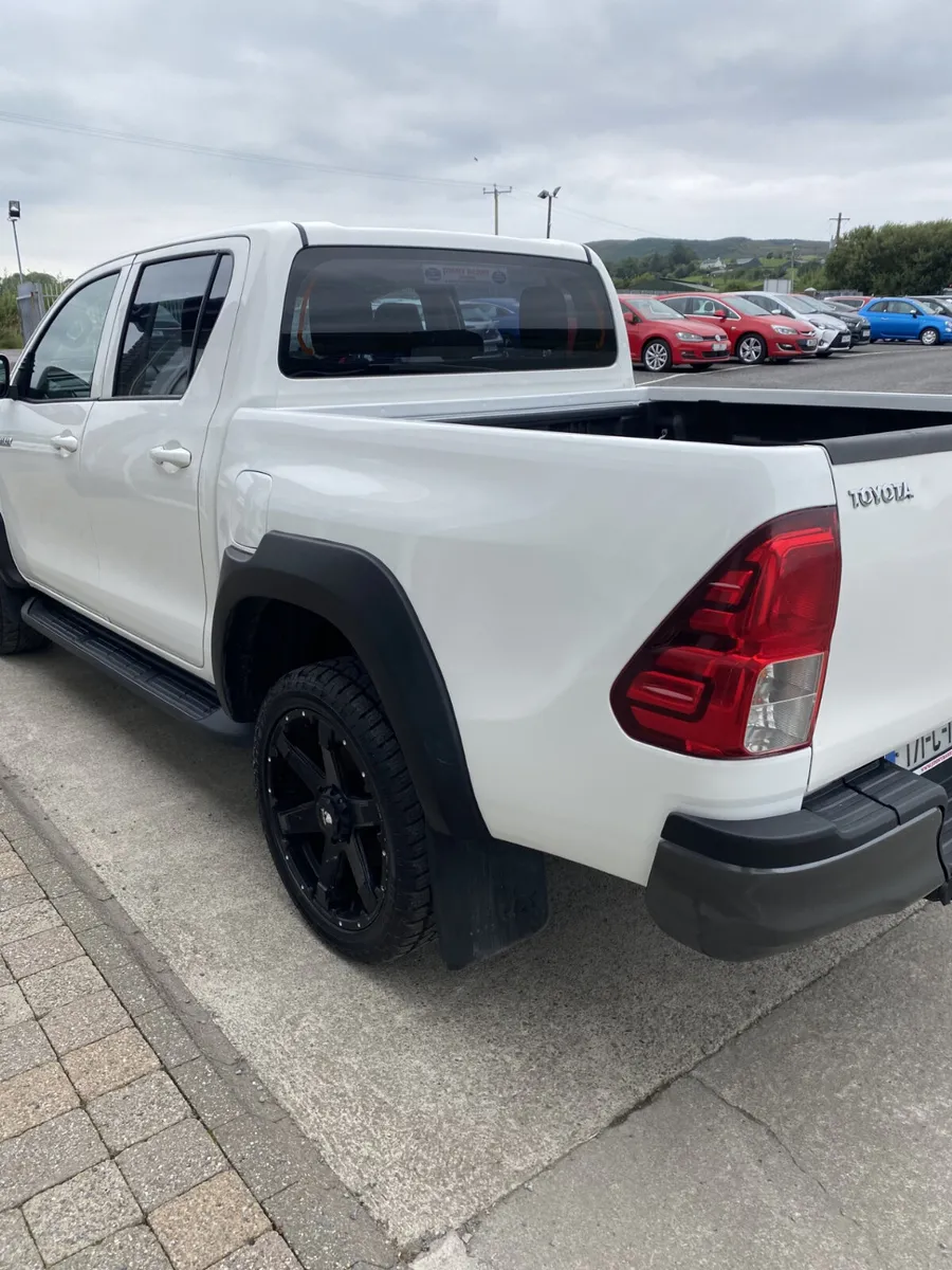 Toyota Hilux 2017 - Image 4