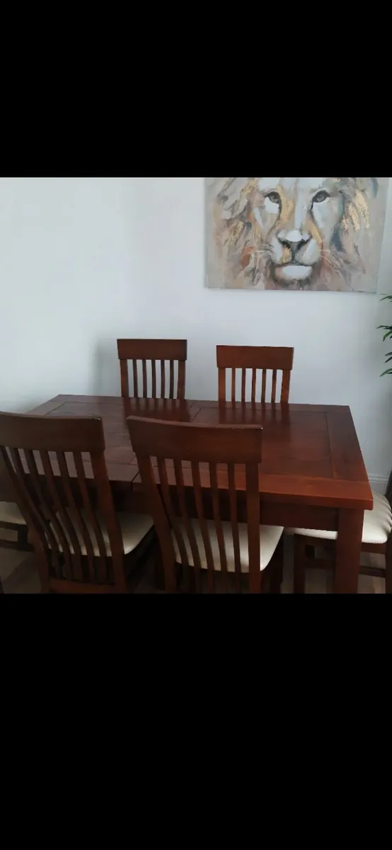 Dining table and 6 chairs - Image 1