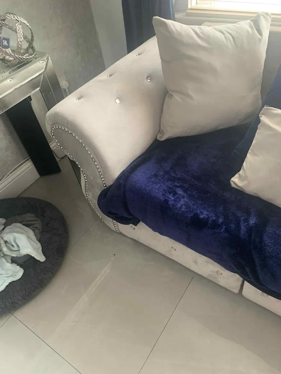 Sofa - Image 4