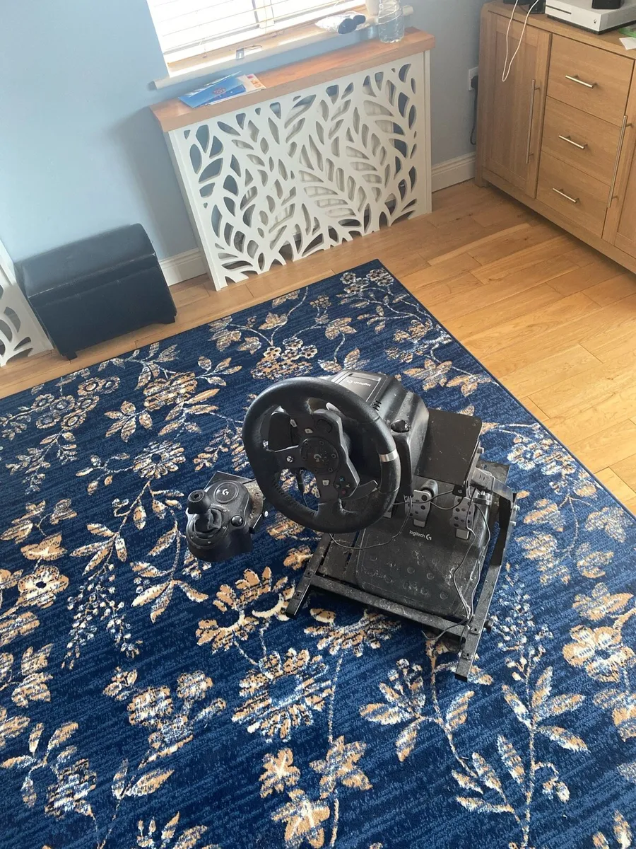 Logitech steering wheel - Image 1